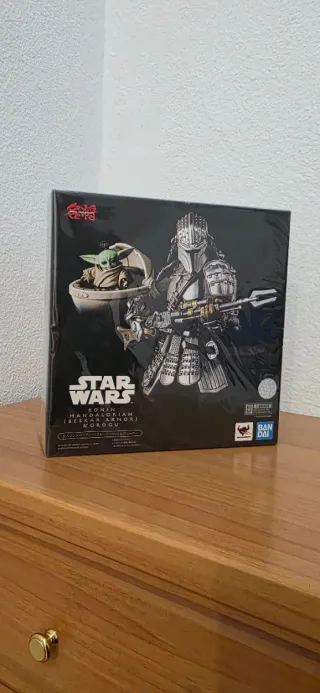 STAR WARS RONIN MANDALORIAN BESKAR ARMOR & GROGU