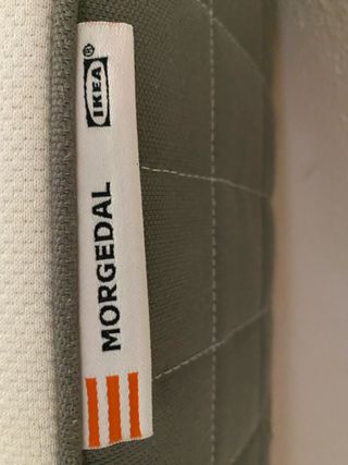 Cama con cajones y luces LED