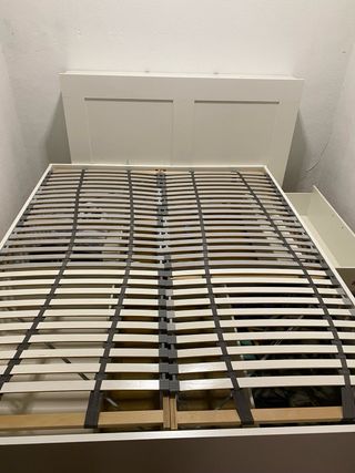 Cama con cajones y luces LED