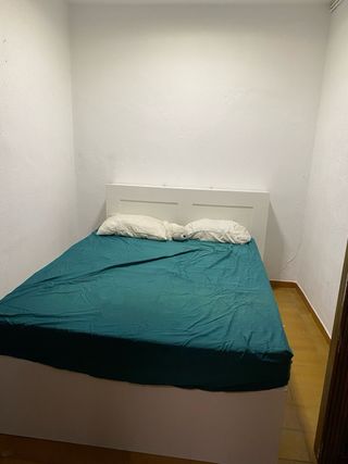 Cama con cajones y luces LED