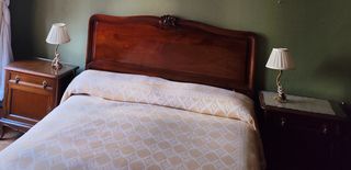 Dormitorio completo de madera maciza vintage.