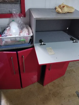 6 muebles de cocina uno con 3 cajones rojo/gris