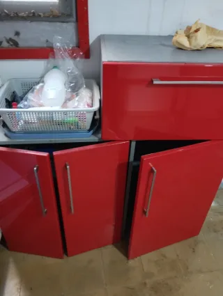 6 muebles de cocina uno con 3 cajones rojo/gris