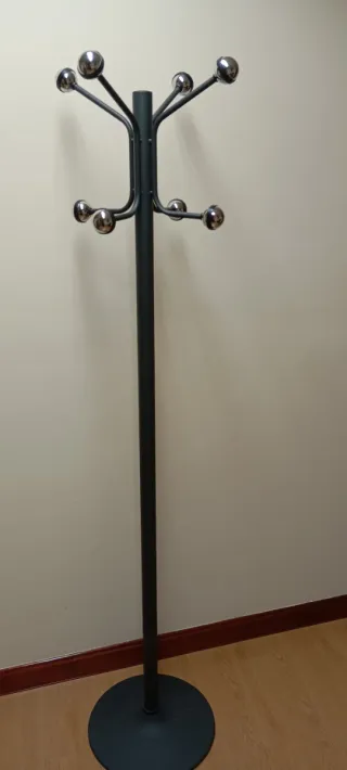 Perchero de oficina metálico