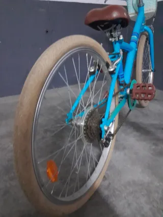 Bicicleta de paseo azul