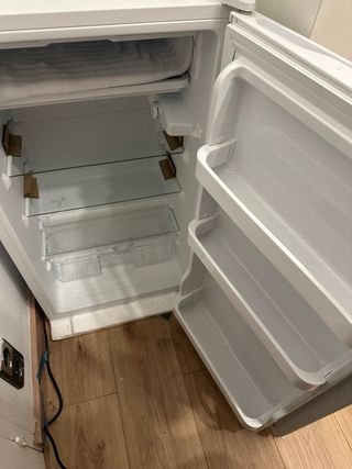 Nevera pequeña blanca