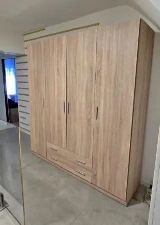 Armario de madera blanco