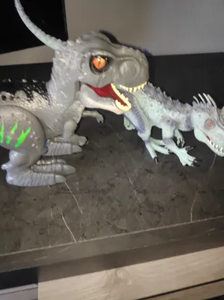 T-Rex Zuru y Indominus Rex