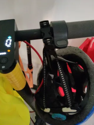 Patinete Eléctrico con Casco y Candado