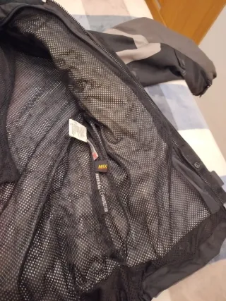 Cazadora de moto negra