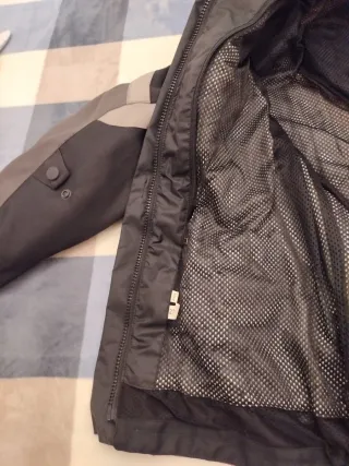 Cazadora de moto negra