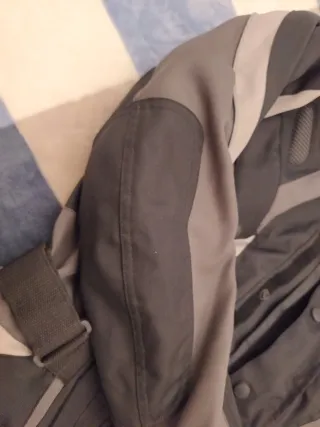 Cazadora de moto negra