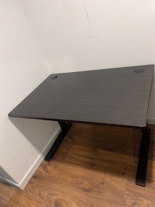 Mesa de escritorio moderna