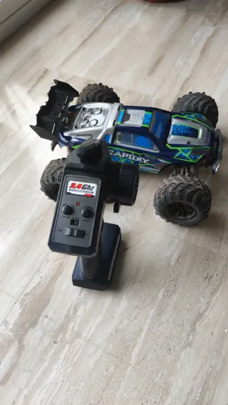 Coche teledirigido 4x4
