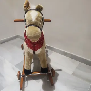 Caballo balancín peluche
