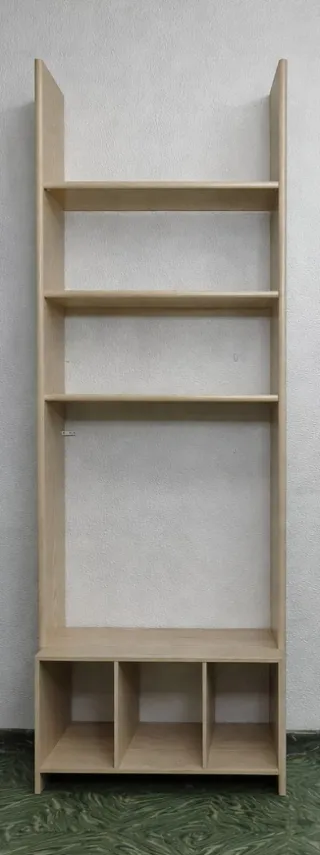 Estantería alta madera clara