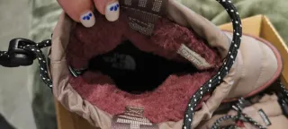 Botas de invierno rosas y negras