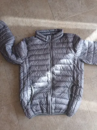 Abrigo niña gris con puntos blancos