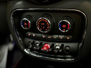 MINI CLUBMAN COOPER D 150CV etiqueta "C" (verde)