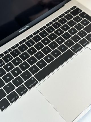 MacBook Pro 13-inch, 2017, Two Thunderbolt 3 ports