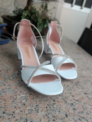 Zapatos blancos novia con brillos. Sin estrenar..