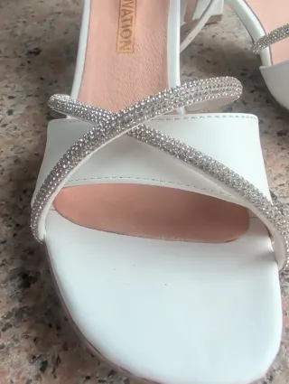 Zapatos blancos novia con brillos. Sin estrenar..