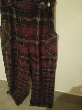 Pantalón peto Zara cuadros