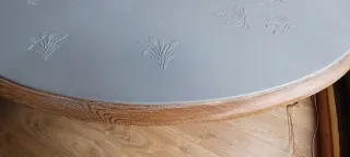 Mesa ovalada de madera