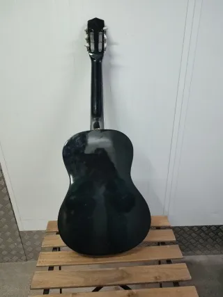 Guitarra negra decorativa