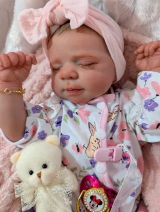 Reborn realizada con genesis horneada y barnizada