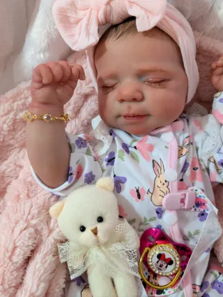 Reborn realizada con genesis horneada y barnizada