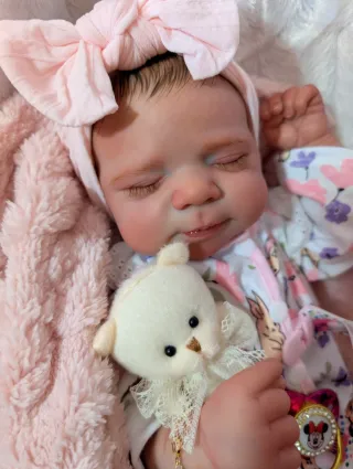 Reborn realizada con genesis horneada y barnizada