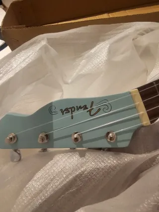Ukelele azul nuevo a estrenar
