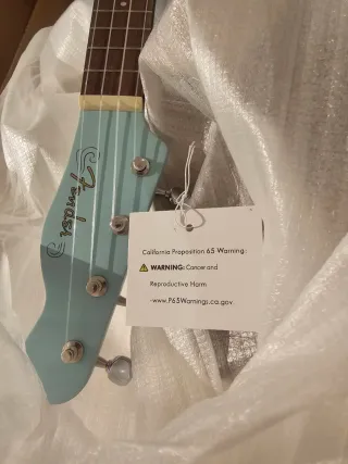 Ukelele azul nuevo a estrenar