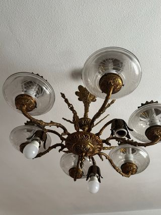 Lámpara de techo antigua comedor de bronce.