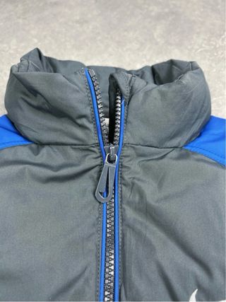 Chaleco acolchado Nike unisex gris y azul