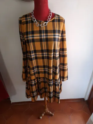 Vestito a quadri con fondo a voilan