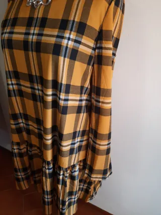 Vestito a quadri con fondo a voilan