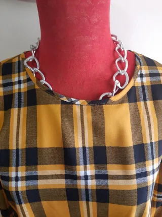 Vestito a quadri con fondo a voilan