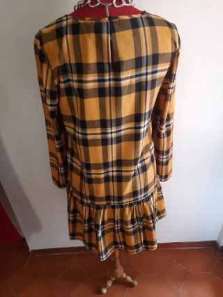 Vestito a quadri con fondo a voilan