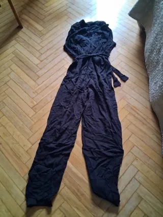 Mono negro largo sin mangas escote cruzado