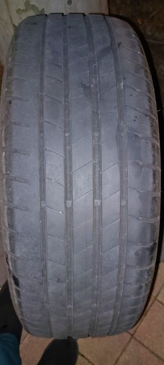 Bridgestone 225/65 R17 102V Neumático