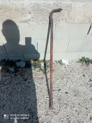 Carretilla de obra con herramientas