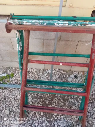 Carretilla de obra con herramientas