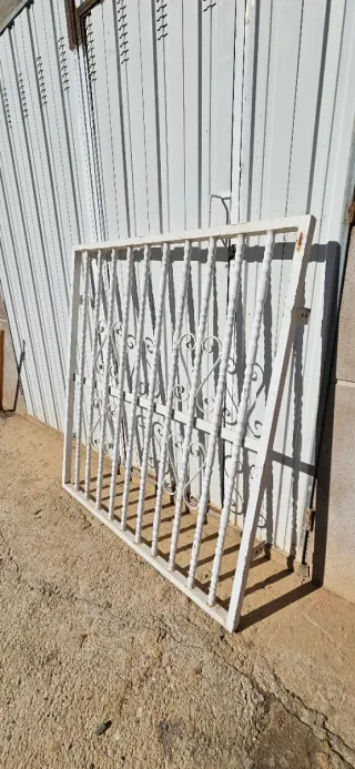 Verja de forja blanca