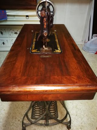 Máquina de coser antigua WERTHEIM