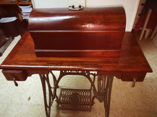 Máquina de coser antigua WERTHEIM