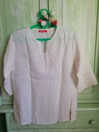 Casaca Desigual blanca bordada talla S