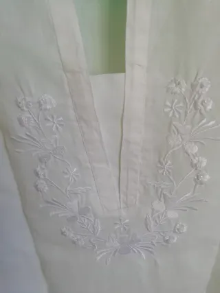 Casaca Desigual blanca bordada talla S