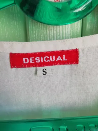 Casaca Desigual blanca bordada talla S